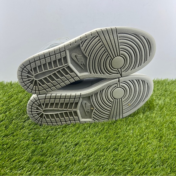 Size 10.5 Jordan 1 Sneakers Men's Retro Mid Wolf Grey Cool Grey Shoes Rare - Picture 11 of 12